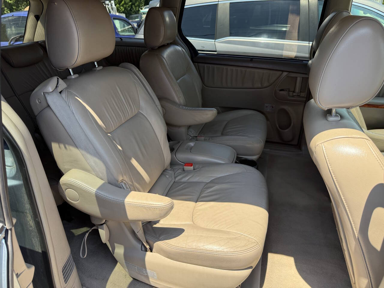 Used 2009 Toyota Sienna FWD image 16