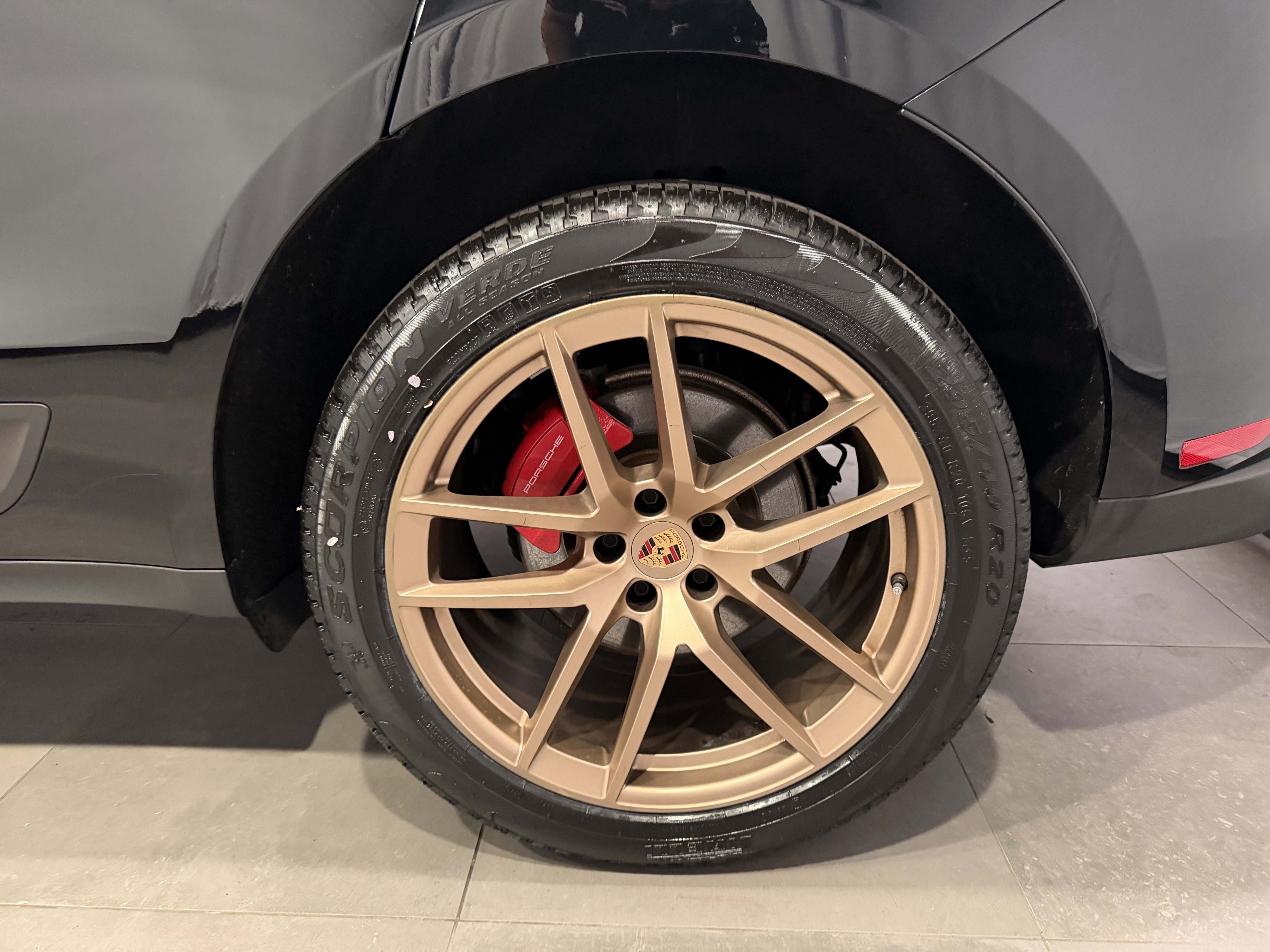 Used 2024 Porsche Macan S AWD/4WD image 10