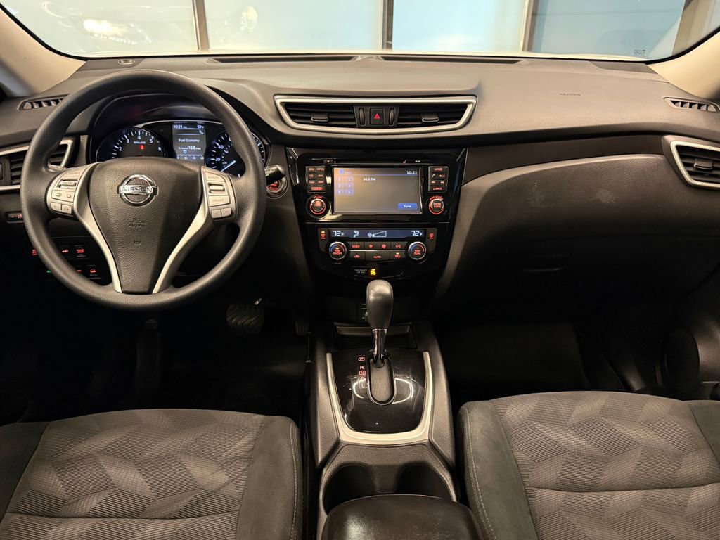 Used 2016 Nissan Rogue SV w/ SV Premium Package AWD/4WD image 9