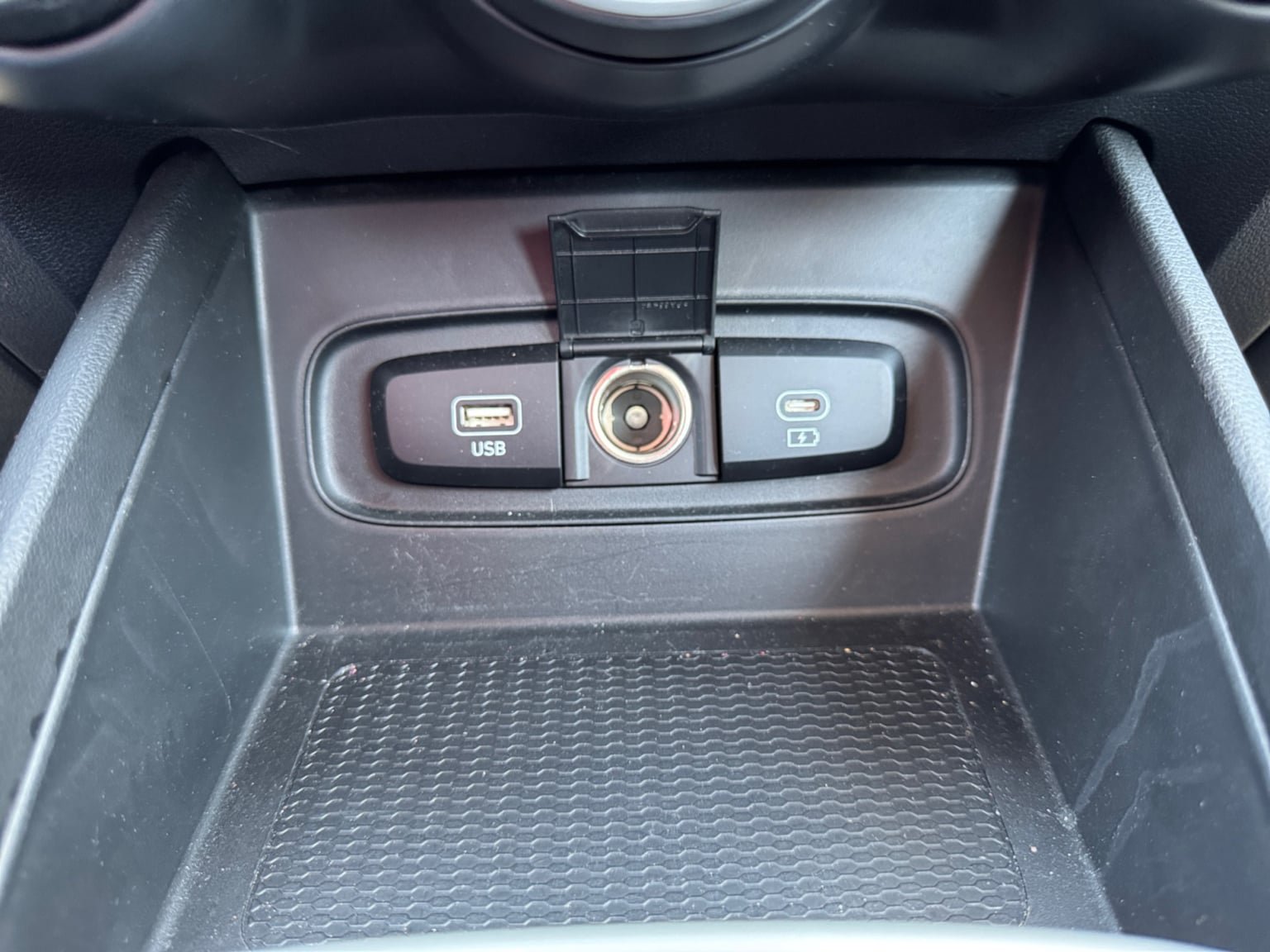 Used 2023 Hyundai Venue SEL FWD image 25
