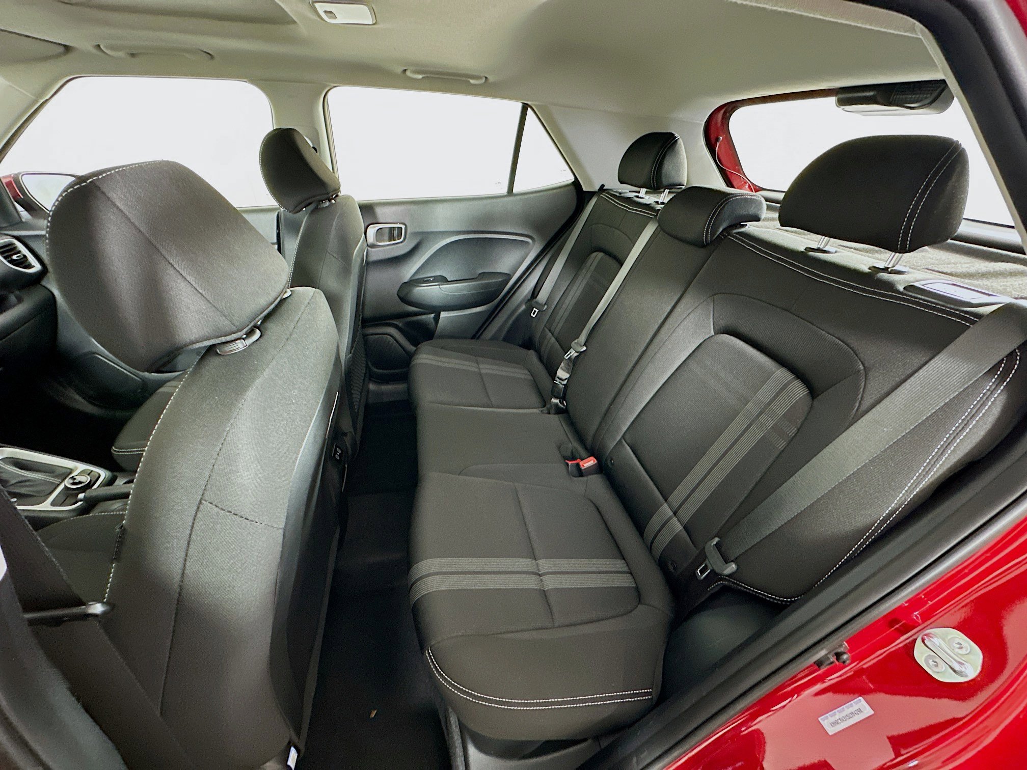 Used 2025 Hyundai Venue SEL image 27