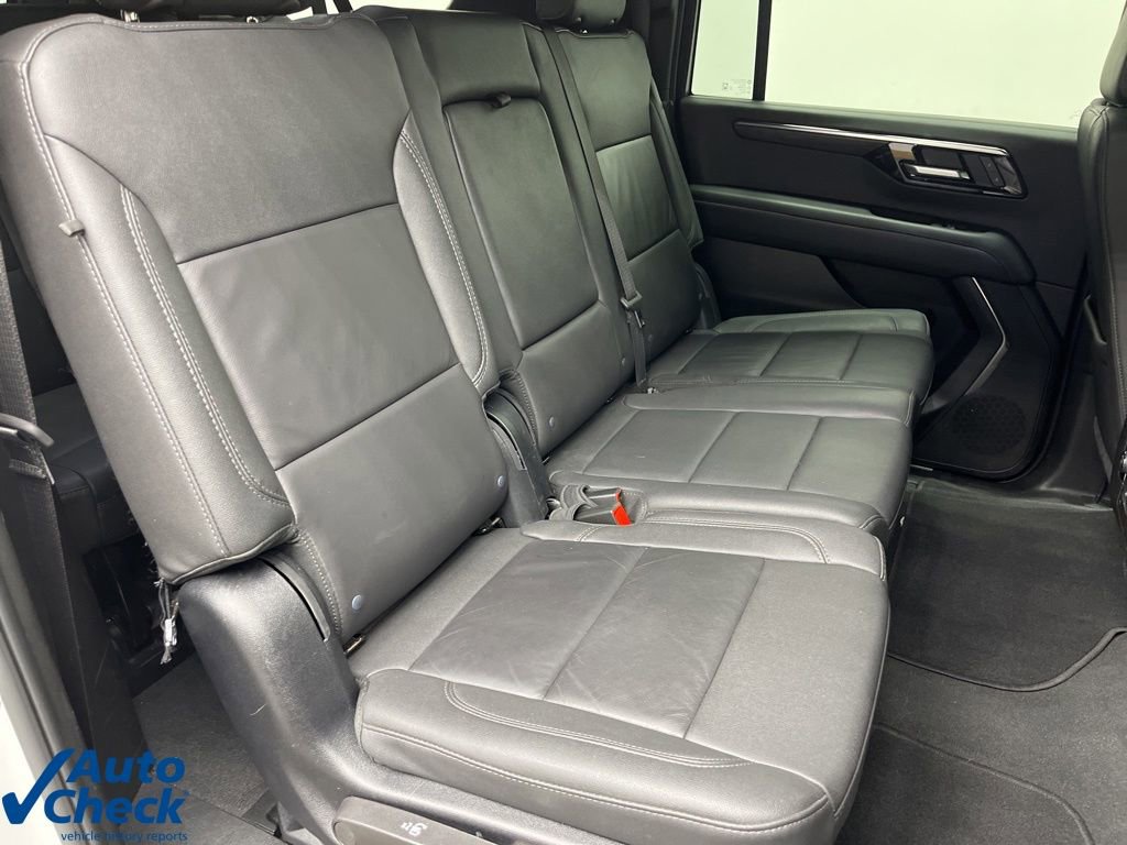 Used 2025 Chevrolet Suburban Z71 image 23