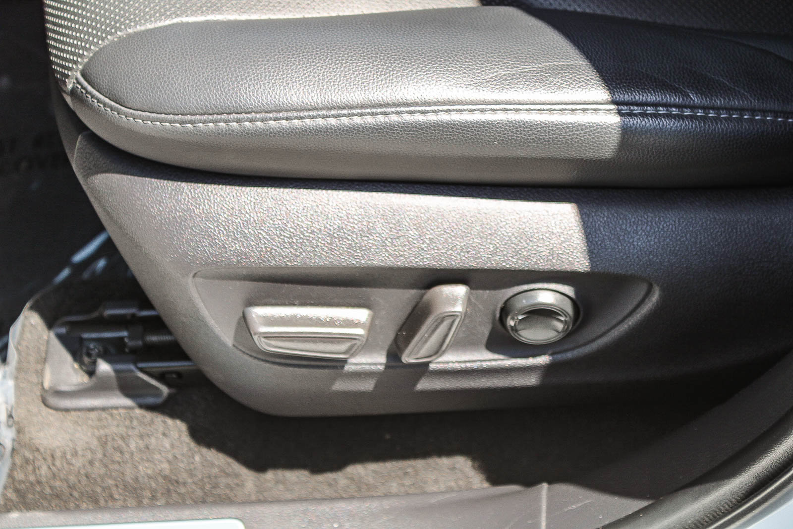 Used 2023 Toyota Highlander Limited FWD image 23