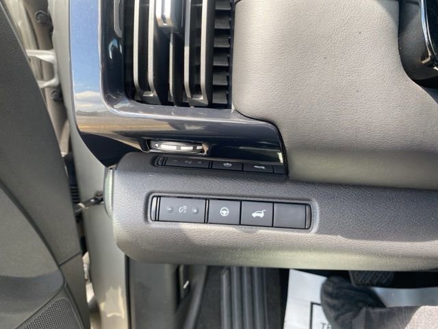 Used 2025 Nissan Pathfinder SV image 20