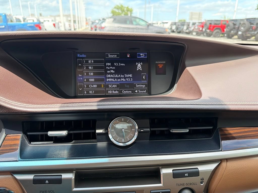 Used 2016 Lexus ES 350 w/ Luxury Package w/Wood Trim FWD image 25
