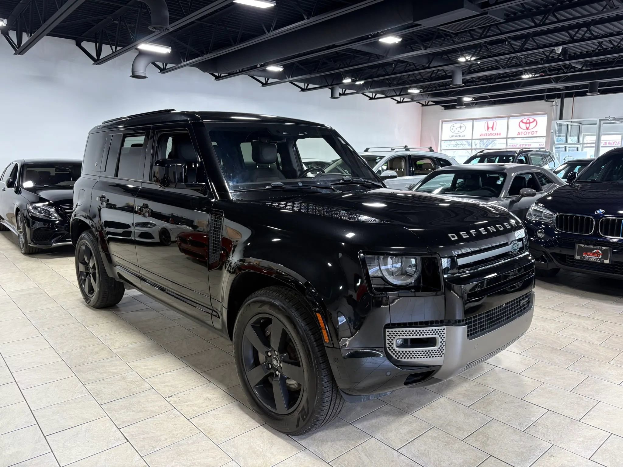 Used 2022 Land Rover Defender 110 X-Dynamic HSE AWD/4WD image 4