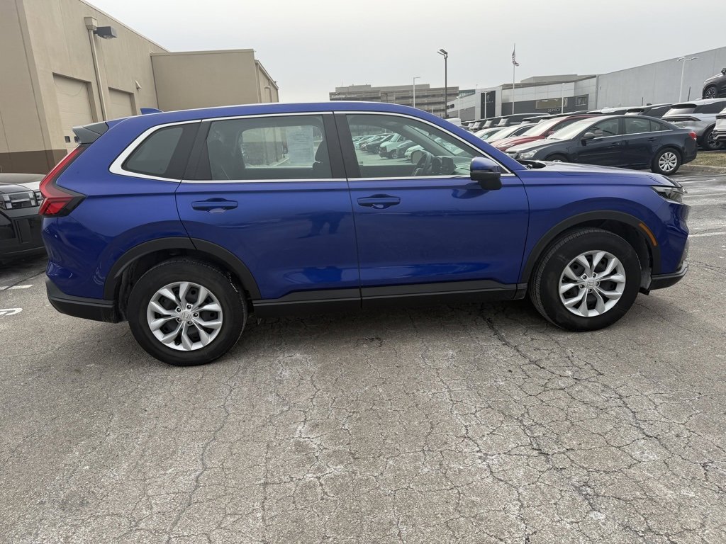 Used 2023 Honda CR-V LX image 3