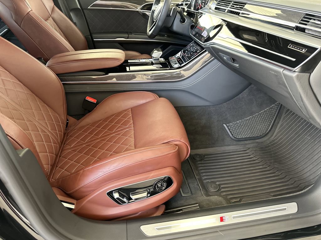 Used 2024 Audi S8 AWD/4WD image 38