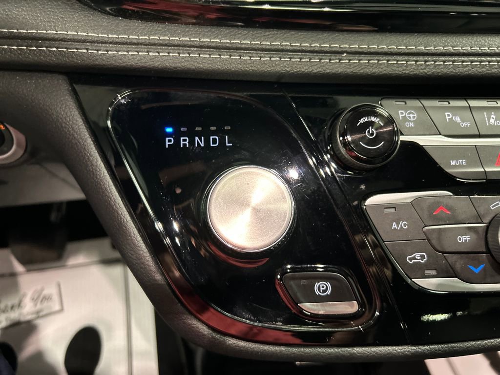 Used 2025 Chrysler Pacifica Select w/ Uconnect Theater Family Group image 20