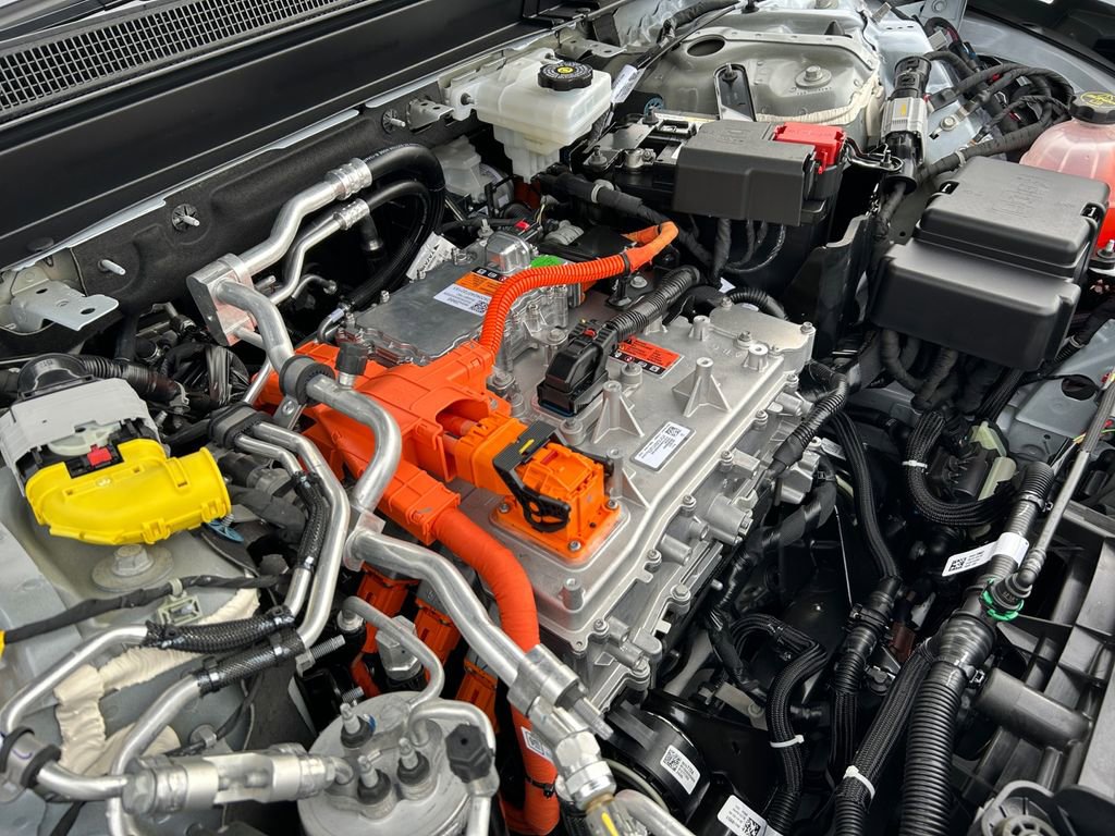 Used 2025 Cadillac Lyriq Sport image 30