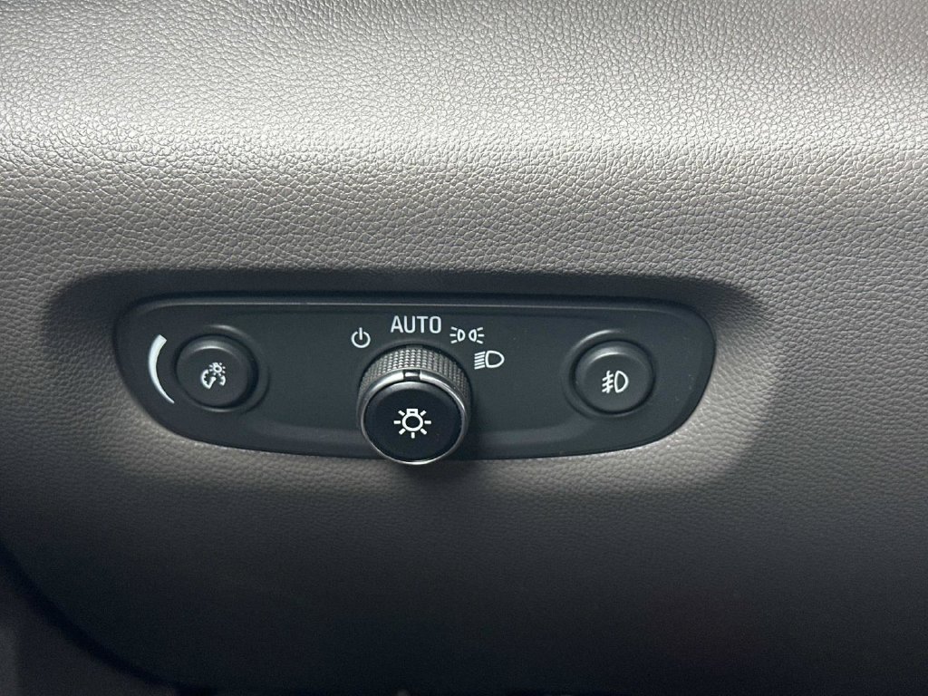 Used 2021 Chevrolet Traverse Premier FWD image 27