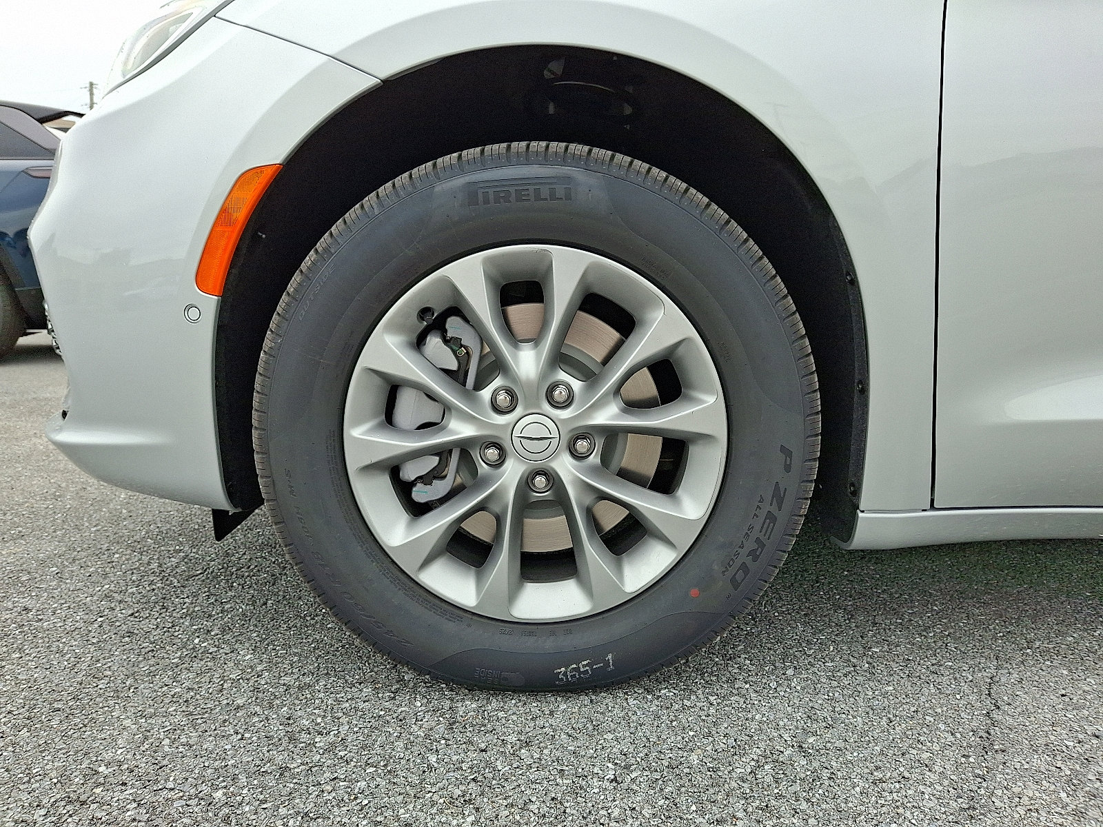 New 2026 Chrysler Pacifica Select image 4