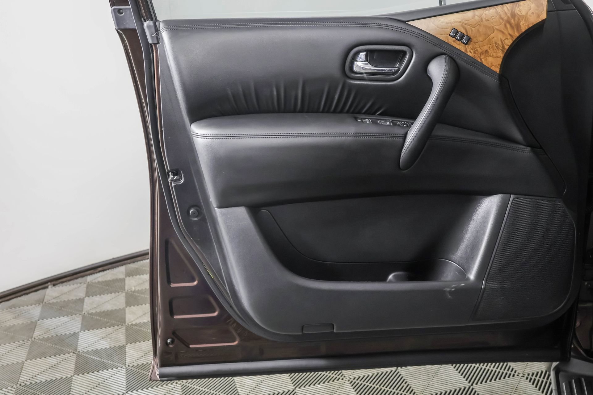 Used 2021 Nissan Armada SL w/ Captain's Chairs Package AWD/4WD image 35