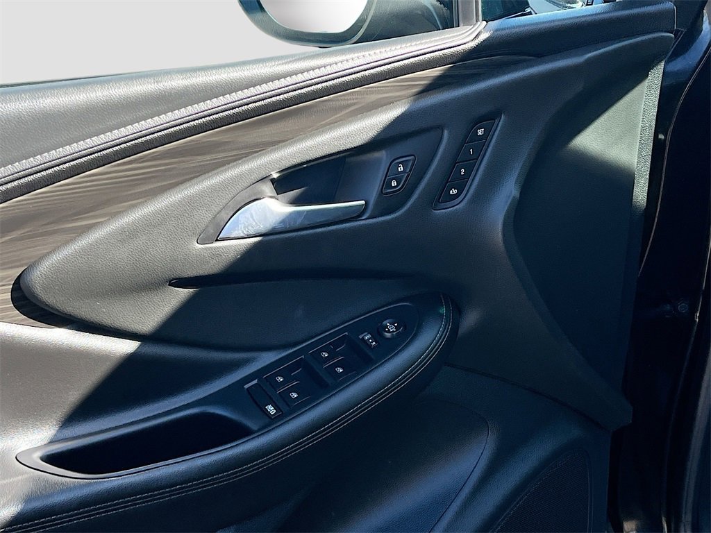 Used 2020 Buick Envision Essence image 18