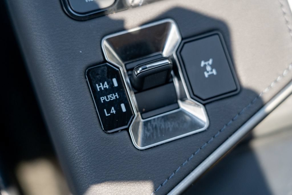 Used 2024 Lexus GX 550 w/ Accessory Package (2T) AWD/4WD image 29
