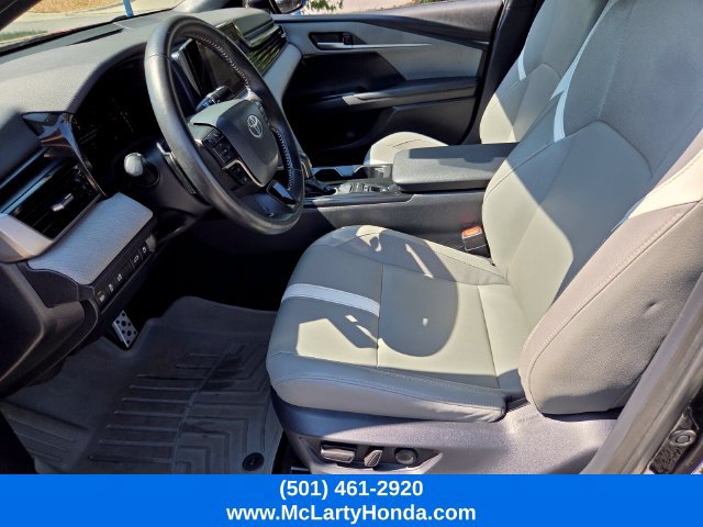 Used 2025 Toyota Camry SE FWD image 9