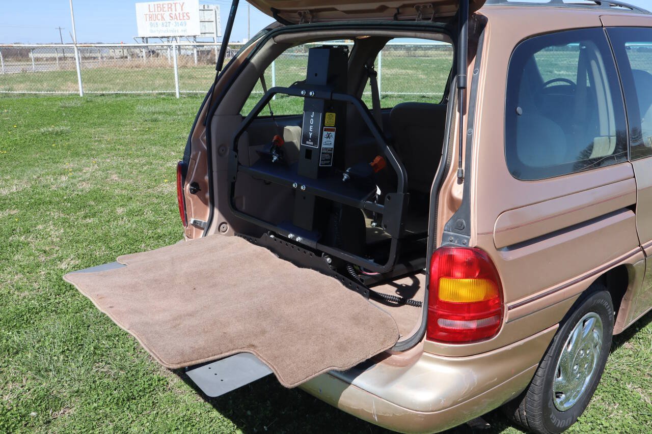 Used 1995 Ford Windstar LX FWD image 22
