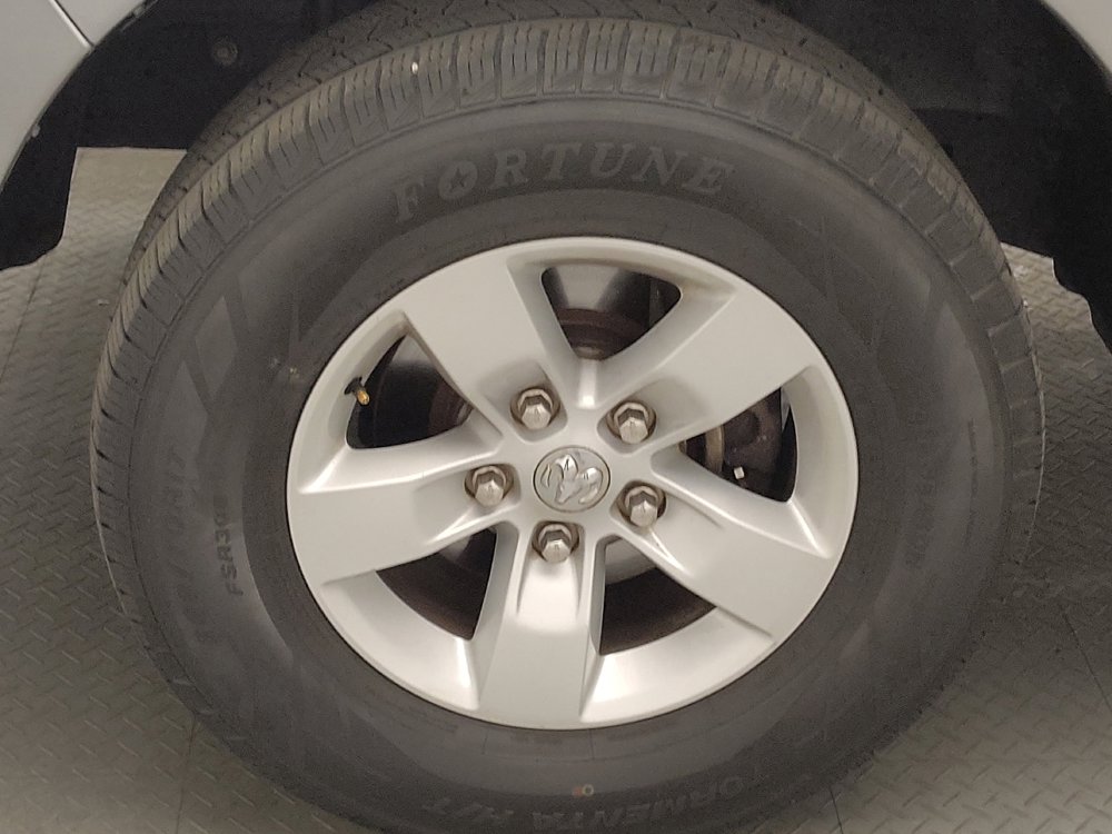 Used 2019 RAM 1500 Classic SLT image 31