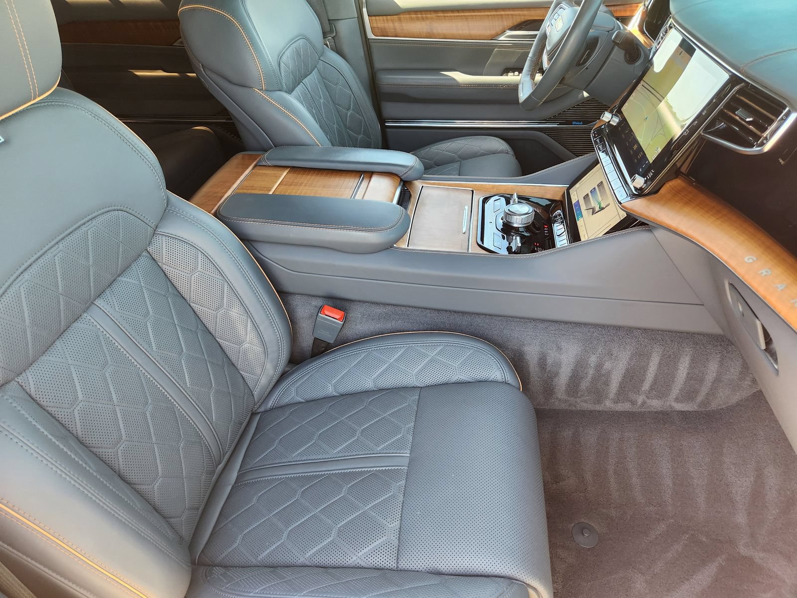 Used 2024 Jeep Grand Wagoneer Series III w/ Flexible Seating Group AWD/4WD image 17