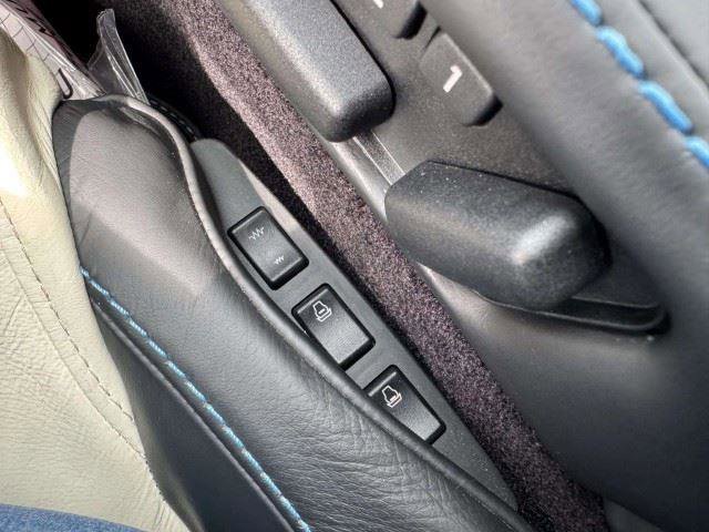 Used 2011 Aston Martin V12 Vantage Coupe RWD image 37