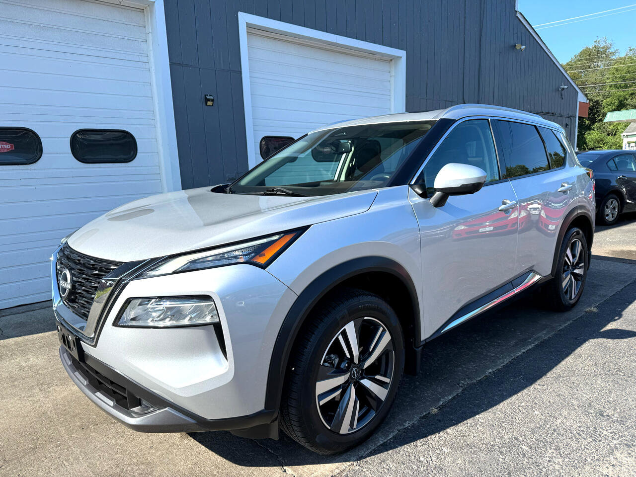 Used 2022 Nissan Rogue SL image 1