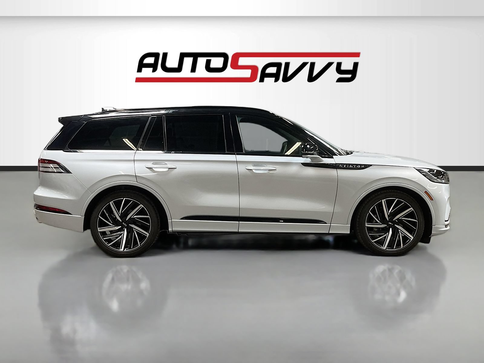 Used 2025 Lincoln Aviator Black Label w/ Black Label Special Edition AWD/4WD image 8