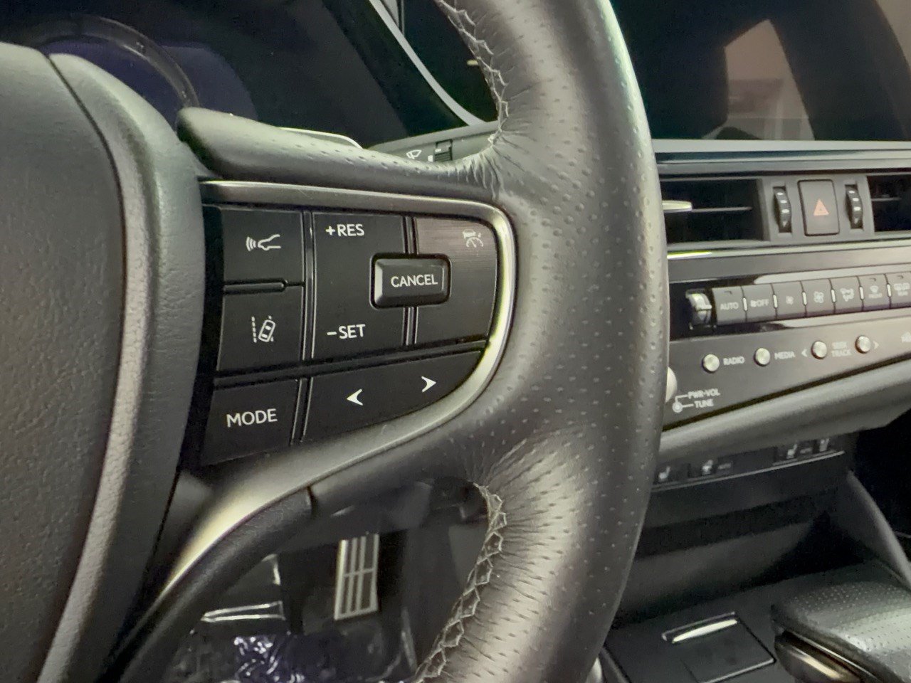 Certified 2024 Lexus ES 350 F Sport w/ Accessory Package (Z2) FWD image 20