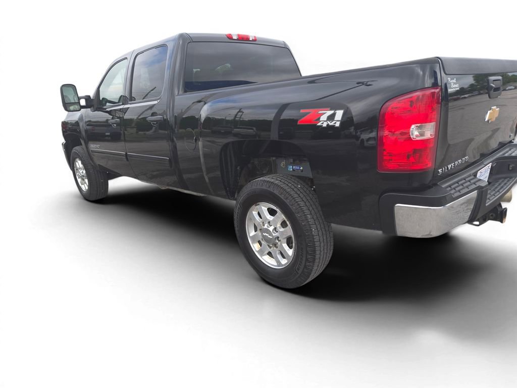 Used 2014 Chevrolet Silverado 2500 LT w/ Interior Plus Package AWD/4WD image 3