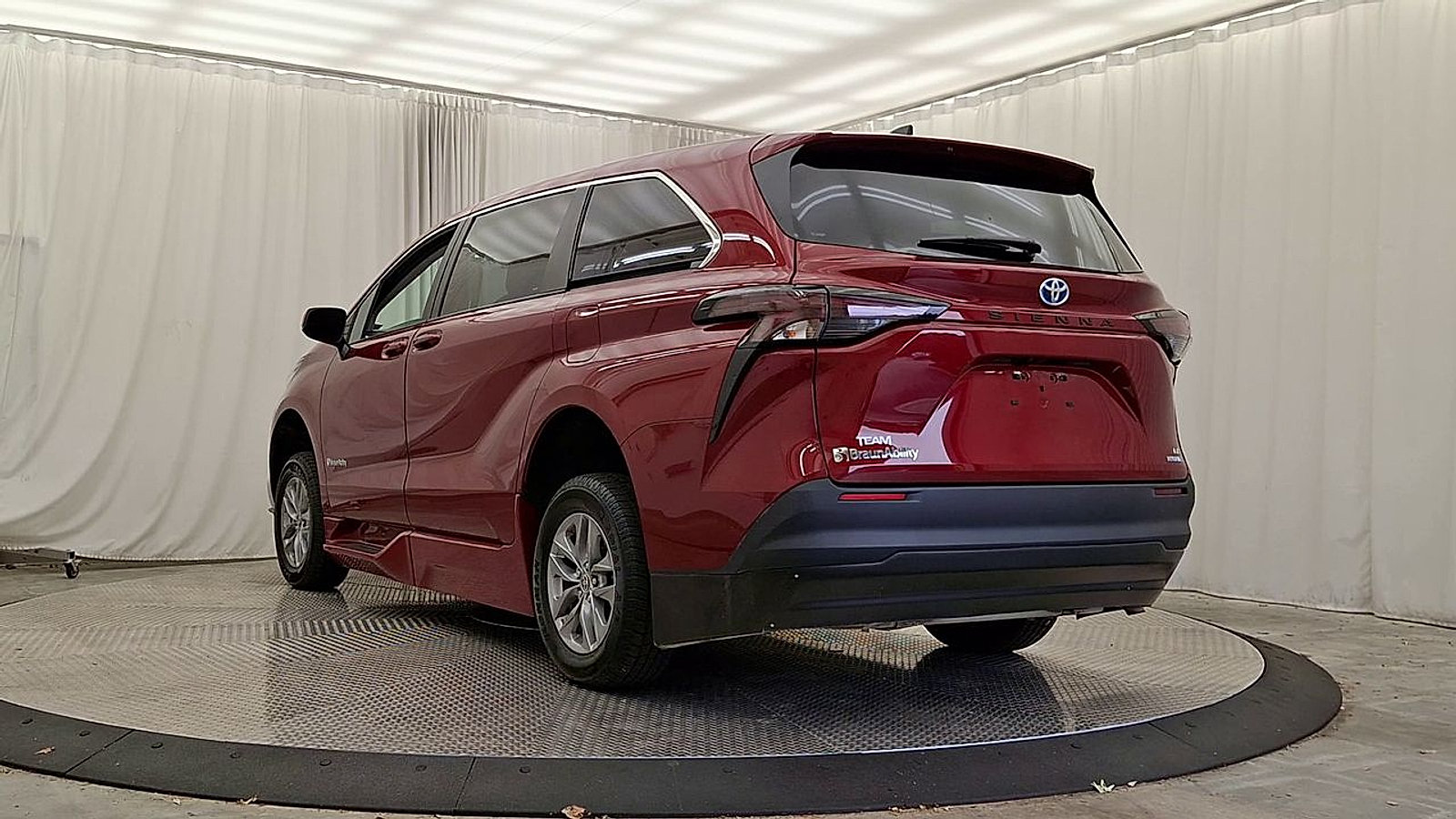 Used 2023 Toyota Sienna LE FWD image 12