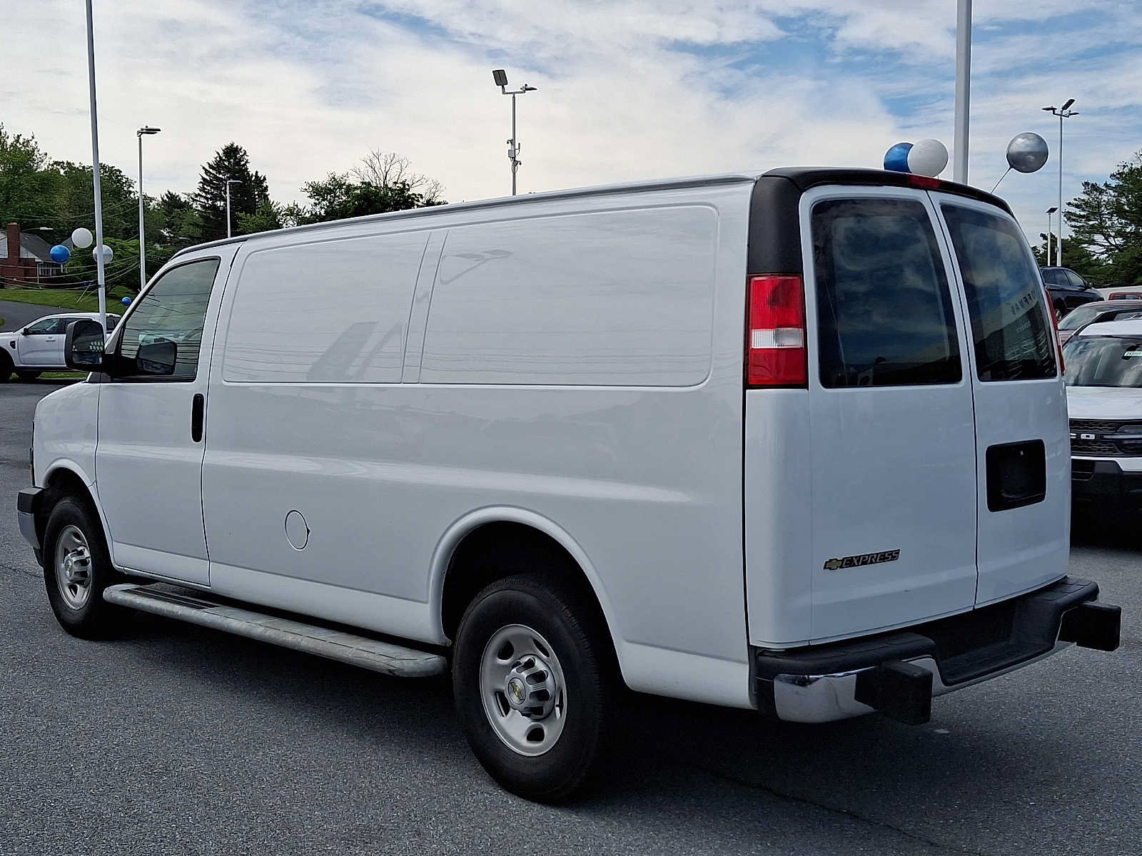 Used 2024 Chevrolet Express 2500 w/ Driver Convenience Package RWD image 4