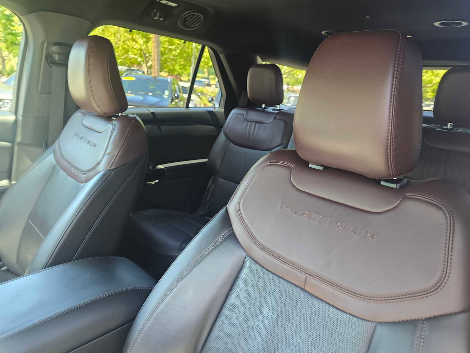 Used 2023 Ford Explorer Platinum w/ Premium Technology Package AWD/4WD image 25