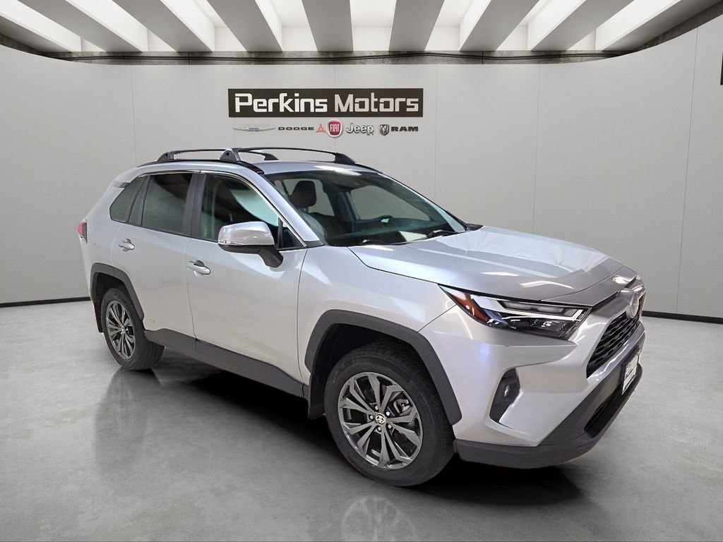 Used 2023 Toyota RAV4 XLE Premium AWD/4WD image 7