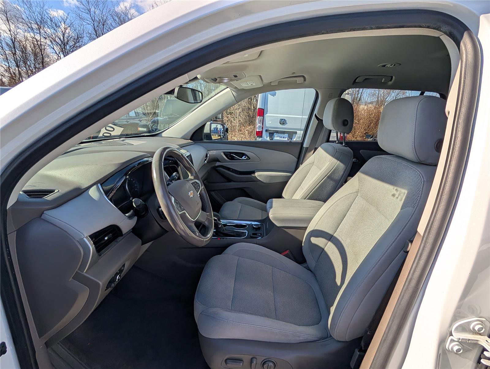 Used 2021 Chevrolet Traverse LT image 16