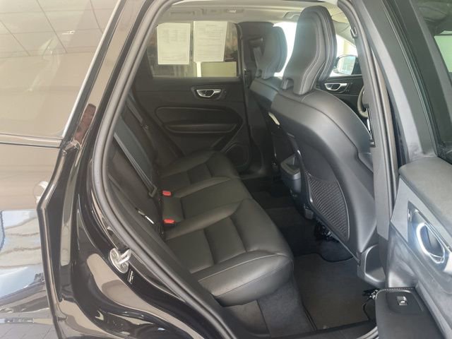 Certified 2025 Volvo XC60 B5 Core image 11
