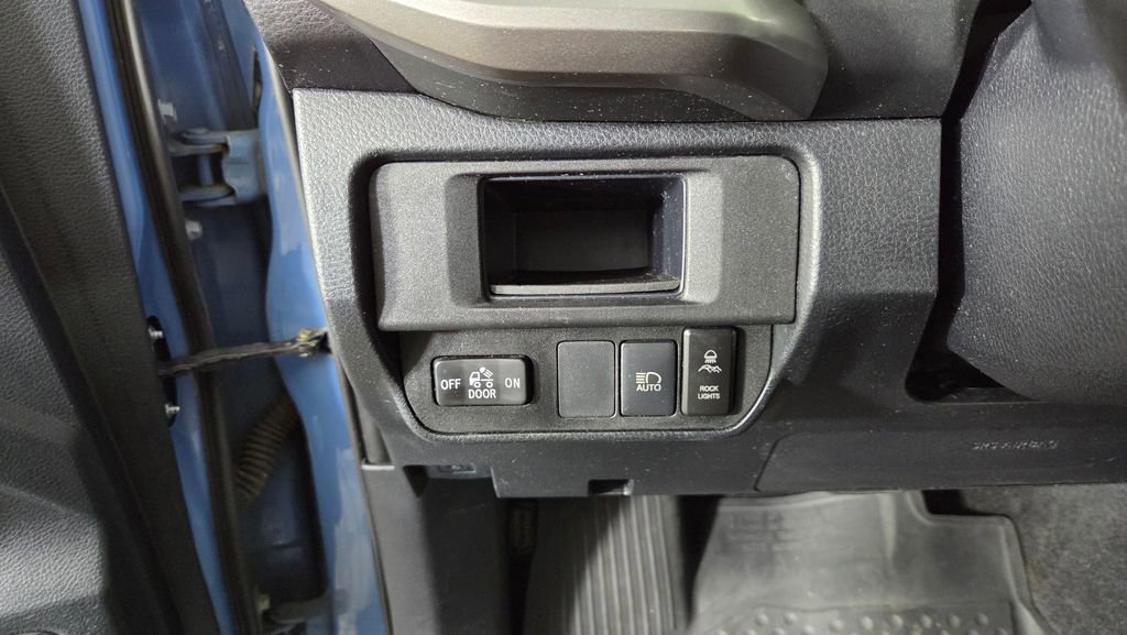 Used 2019 Toyota Tacoma SR5 AWD/4WD image 21