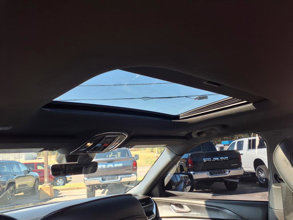 Used 2025 Jeep Grand Cherokee L Altitude image 13