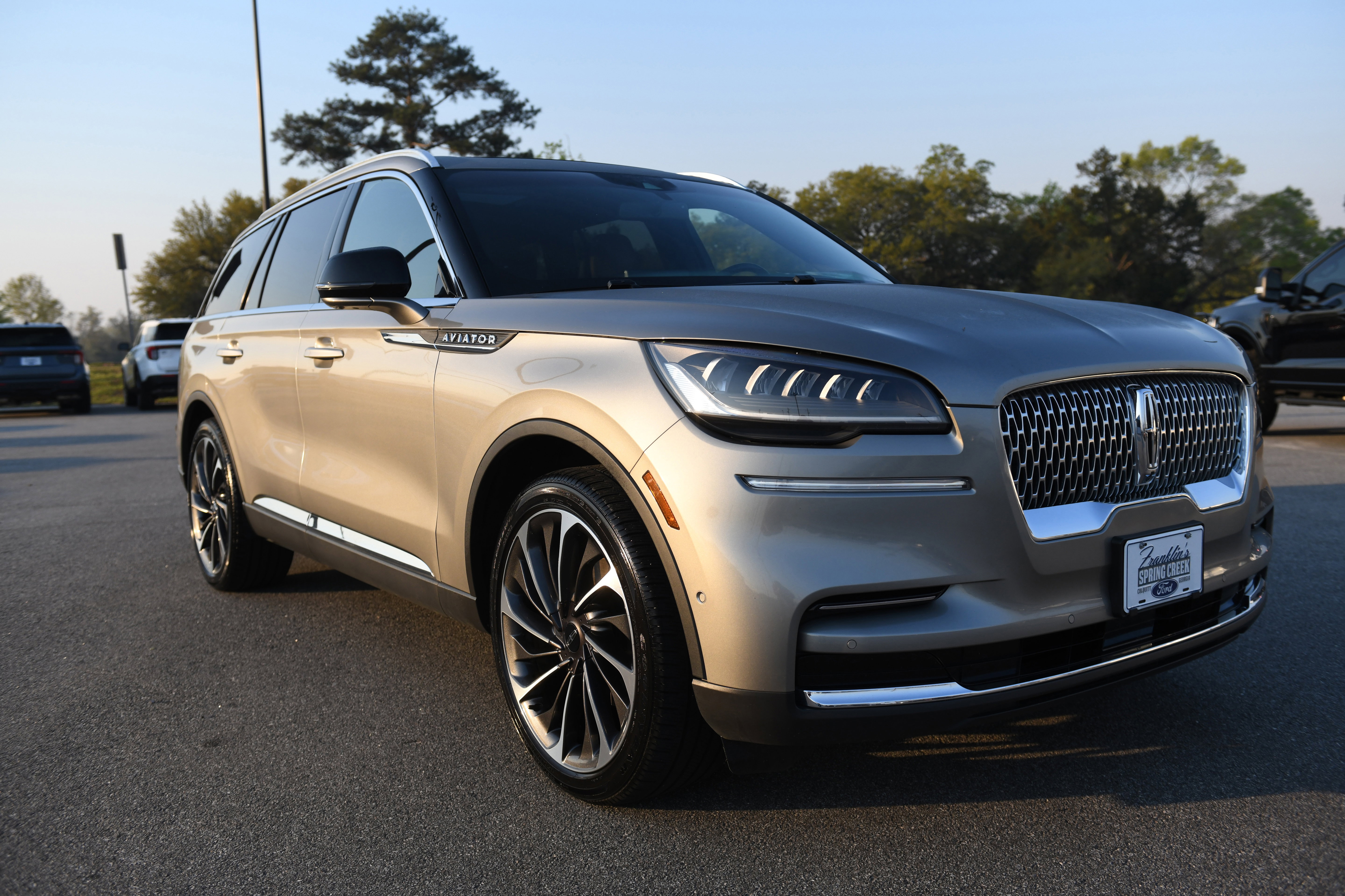 Used 2023 Lincoln Aviator Reserve w/ Equipment Group 201A image 6