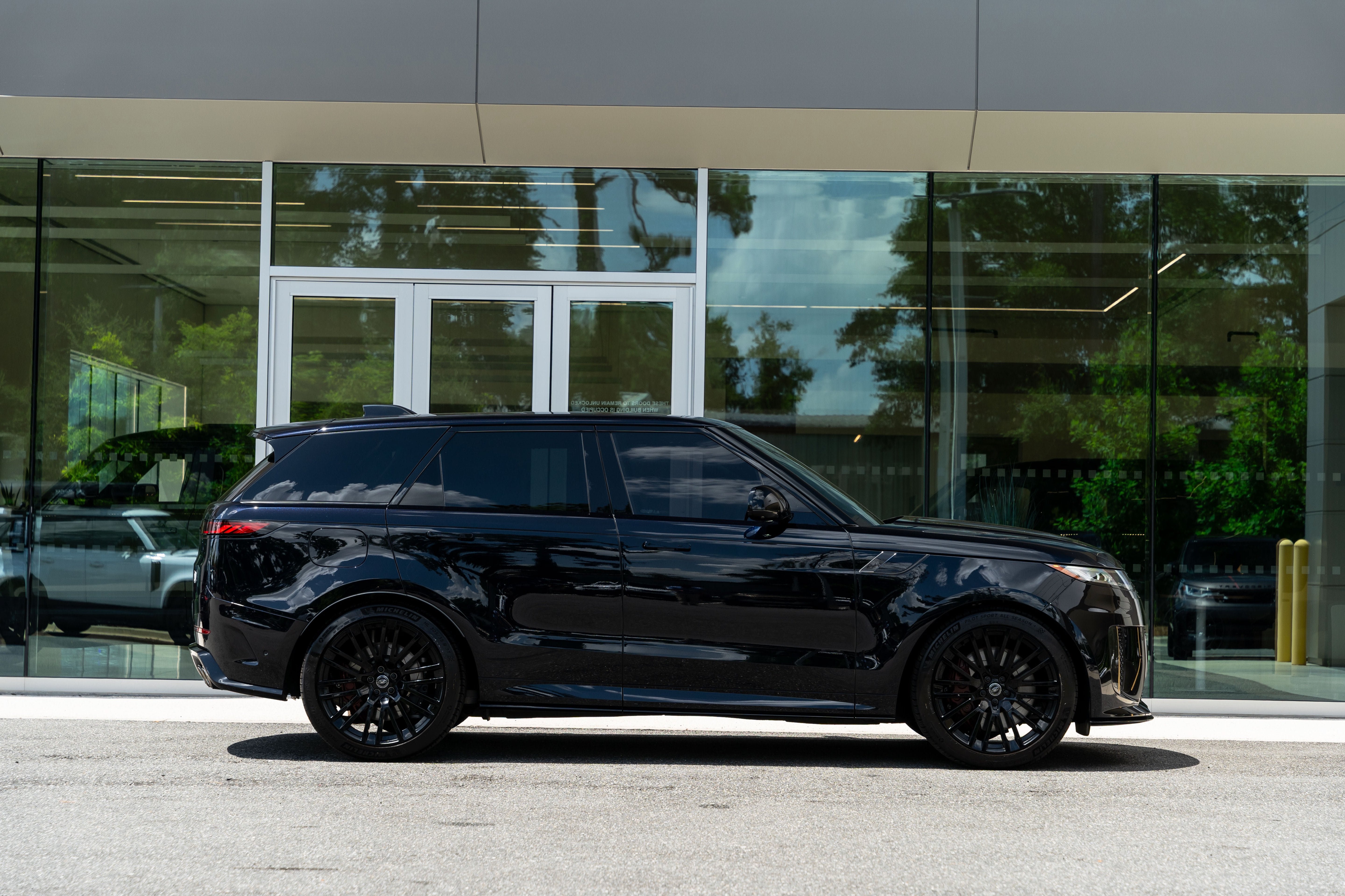 Used 2025 Land Rover Range Rover Sport SV Edition Two AWD/4WD image 5