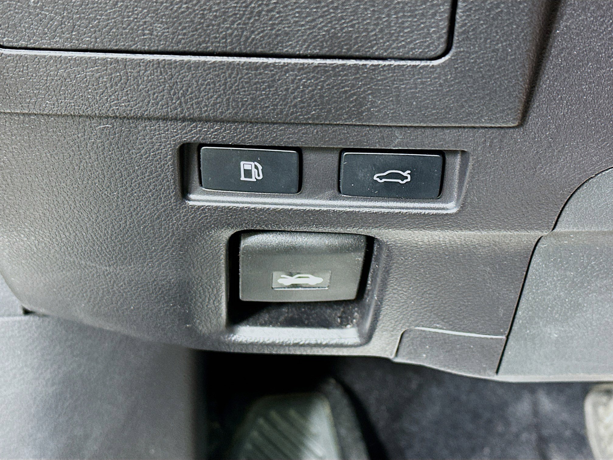 Used 2023 Lexus ES 300h w/ Premium Package image 17