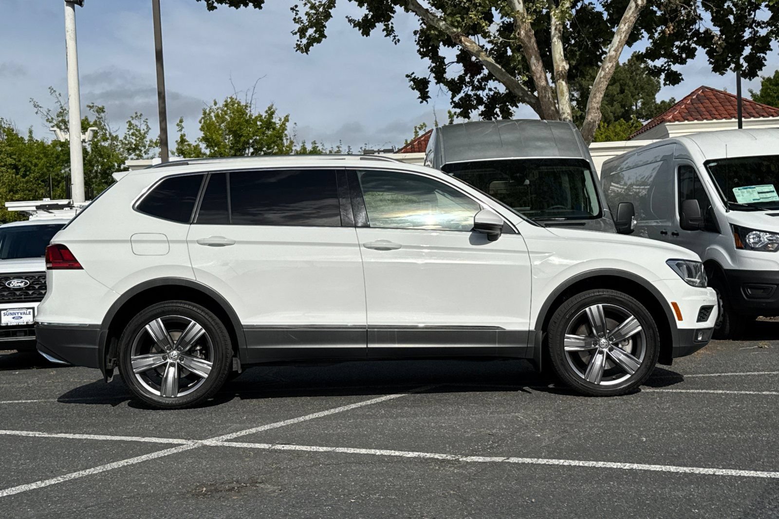 Used 2020 Volkswagen Tiguan SEL FWD image 3