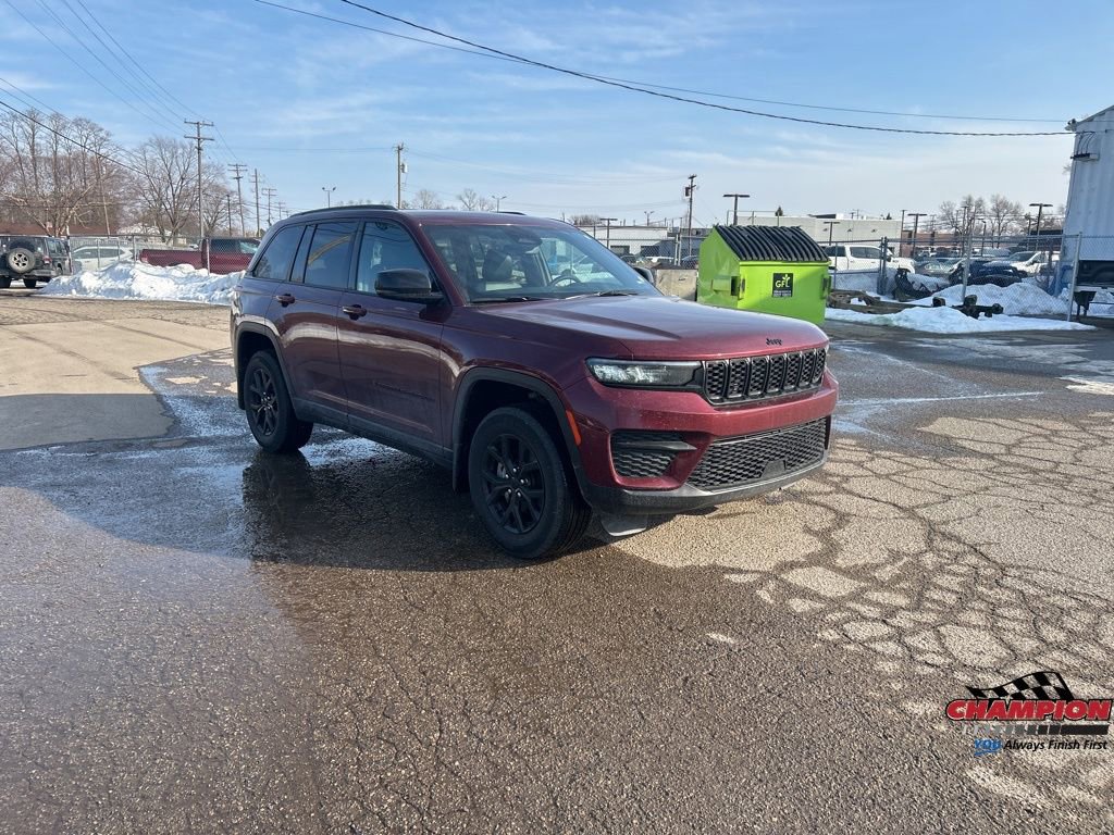 Used 2025 Jeep Grand Cherokee Altitude image 9