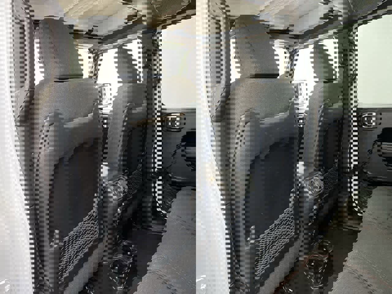 Used 2025 Jeep Wrangler Unlimited Rubicon image 16