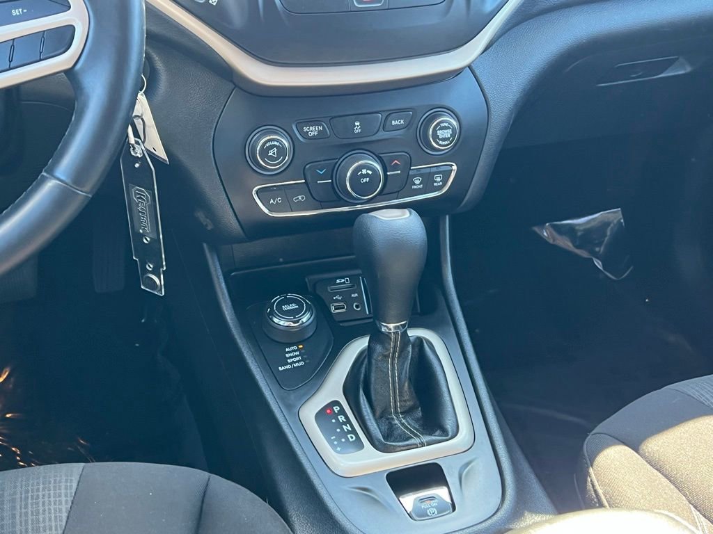 Used 2017 Jeep Cherokee Latitude image 20