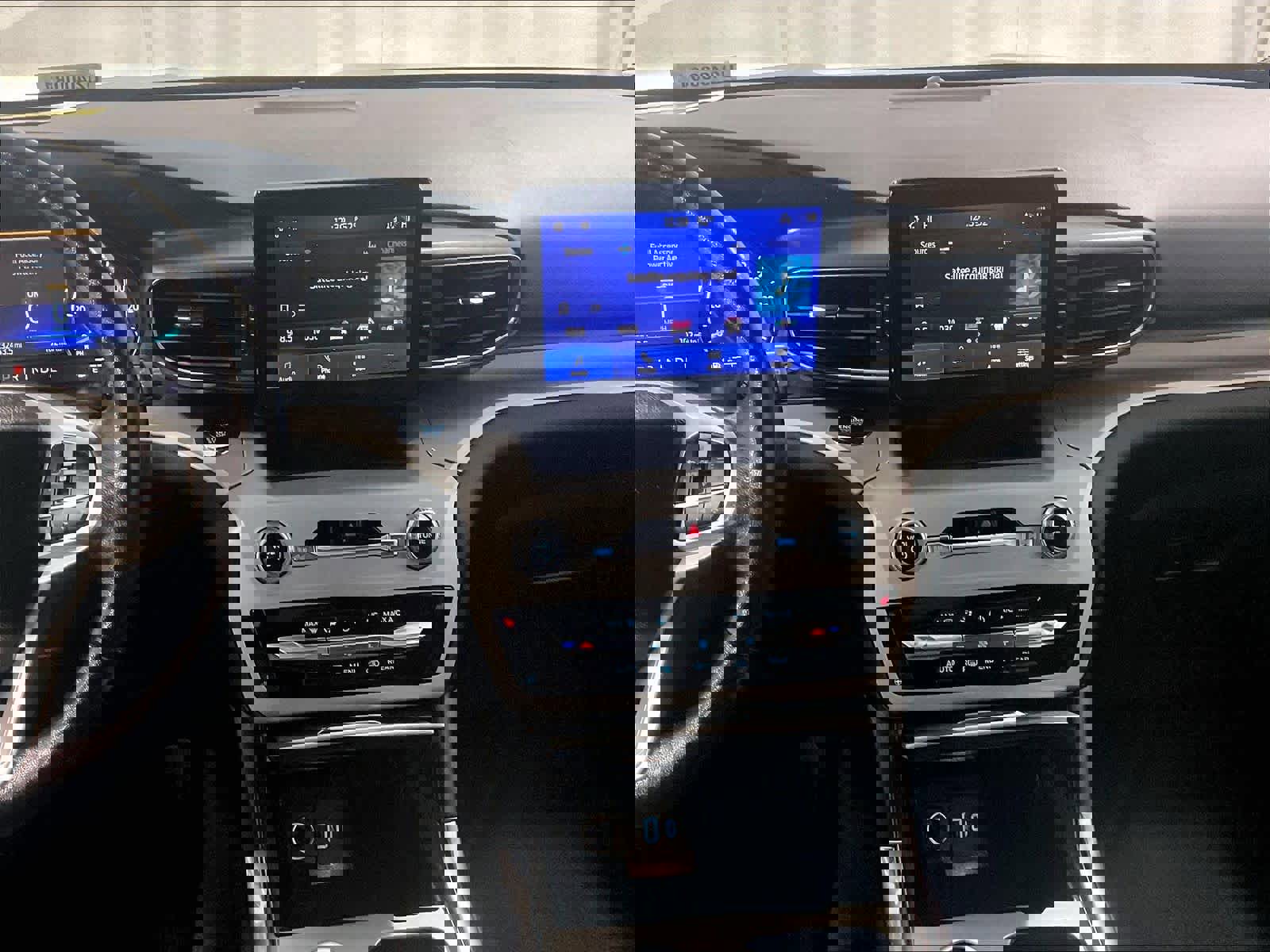 Used 2023 Ford Explorer XLT w/ Equipment Group 202A image 15