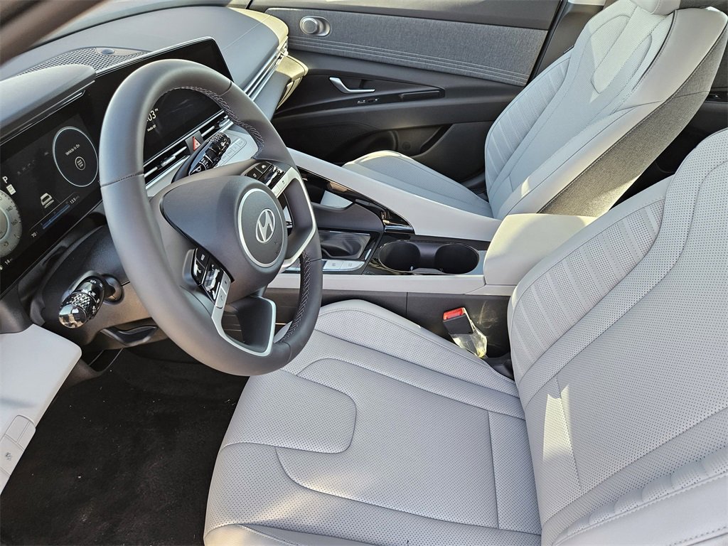 New 2025 Hyundai Elantra Limited image 13