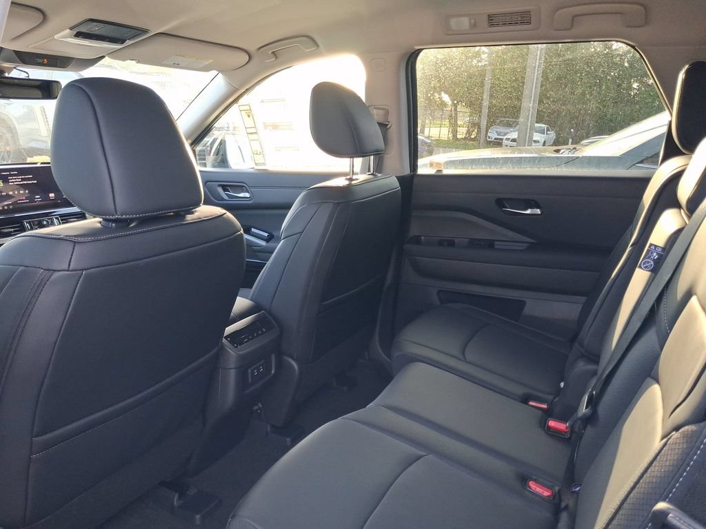 New 2026 Nissan Pathfinder SL FWD image 5