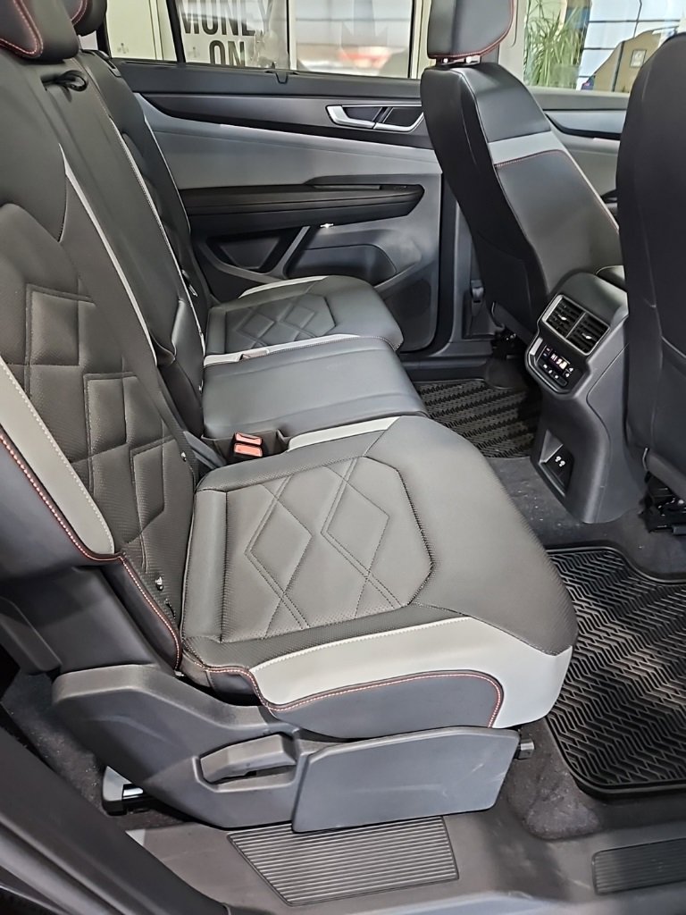 Used 2025 Volkswagen Atlas Peak Edition SE image 17