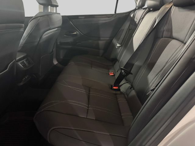 Used 2025 Lexus ES 300h w/ Technology Package FWD image 15