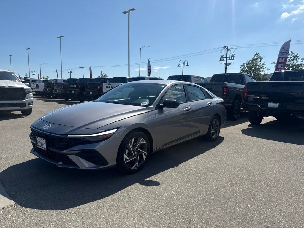 Used 2025 Hyundai Elantra SEL FWD image 9