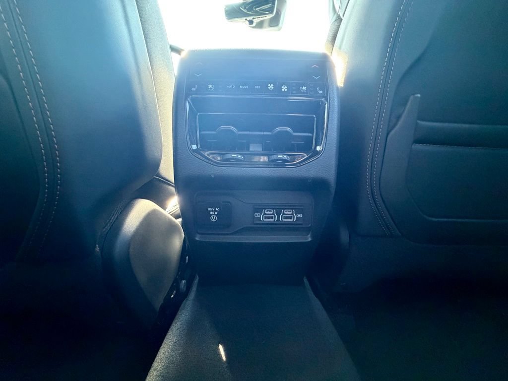 Used 2022 Jeep Grand Cherokee Summit AWD/4WD image 37